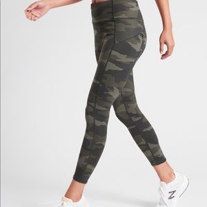 Athleta XL Camo print 7/8 length leggings